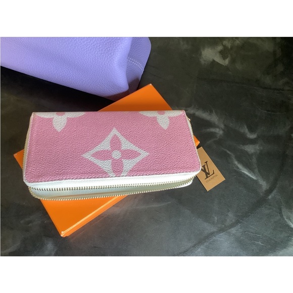 Pastel Logo Accordion Wallet - Picture 5 of 5